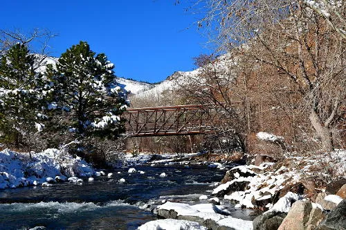 Coronavirus Update, 150 New Apartments, and How Santa Got on the Arch