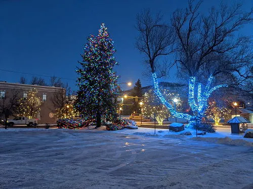 Visiting the Vistors Center and Hunting at the Holland House
