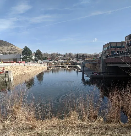 Lake Kinney, Eating for Ukraine, and Golden’s Financial District