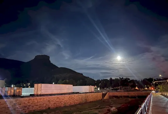 Election Day, a Lunar Eclipse, Quilt Event, V.I.B.E. @ Five, and Pre-Parfet Planning