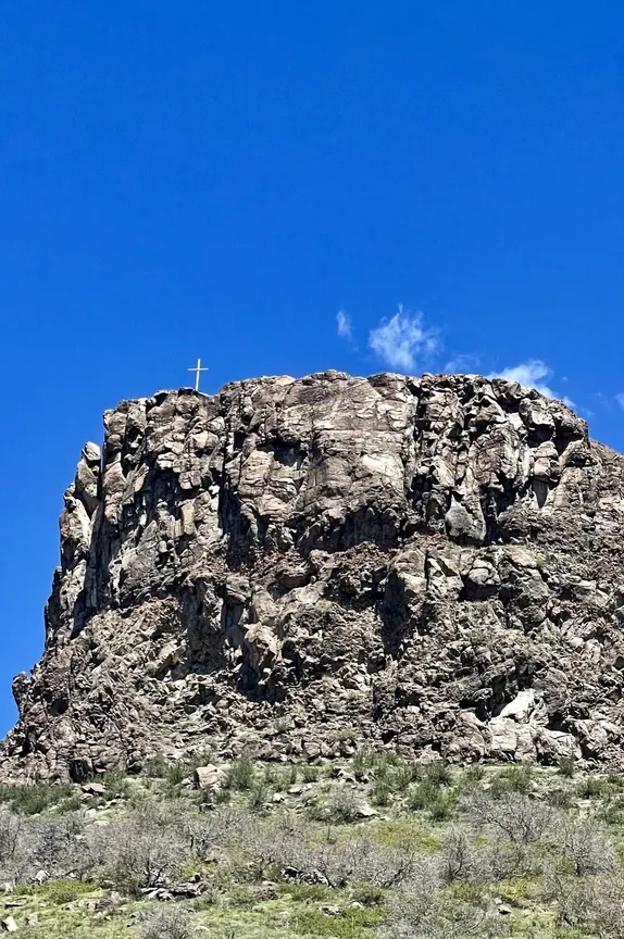 Castle Rock (a flat promotory  at the edge of South Table Mountain) with a cross planted near the edge
