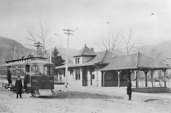 Life in Golden, 1904