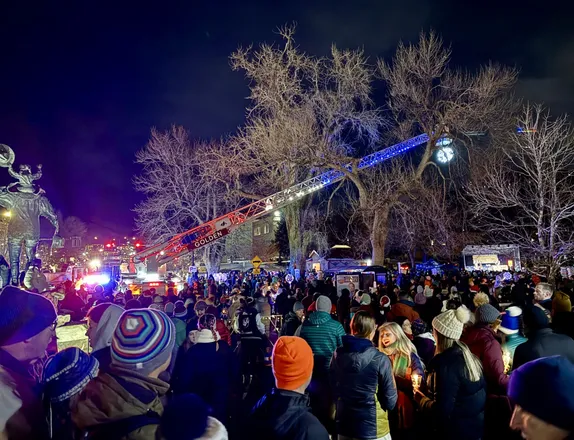 Lowering the Wreath at the Candlelight Walk